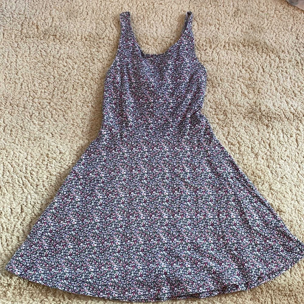 M American Eagle floral cross back & keyhole dress